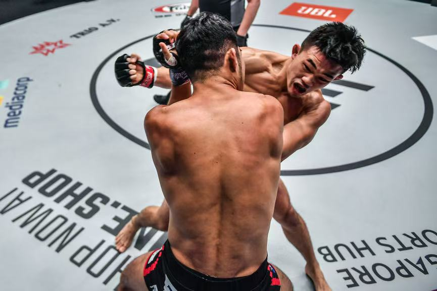 在ONE, nOZhX 在ONE, nOZhX